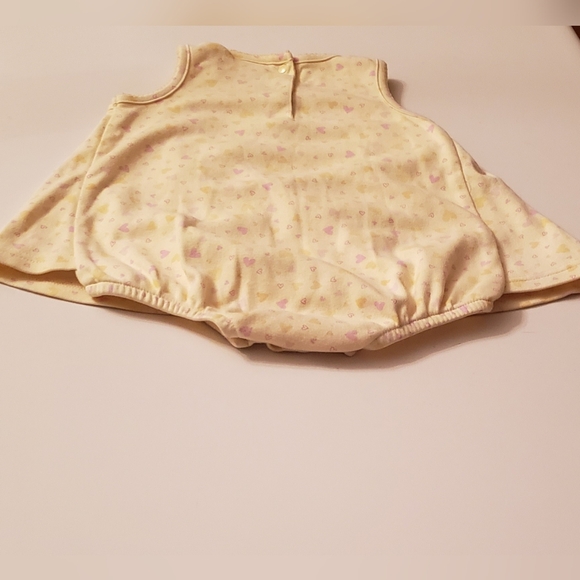 Carters One Year division Sunsuit for infant girls - Picture 4 of 5